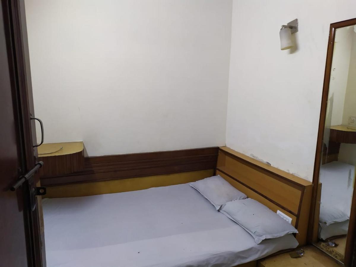 Hotel Yes Please Lodge New Delhi Luaran gambar