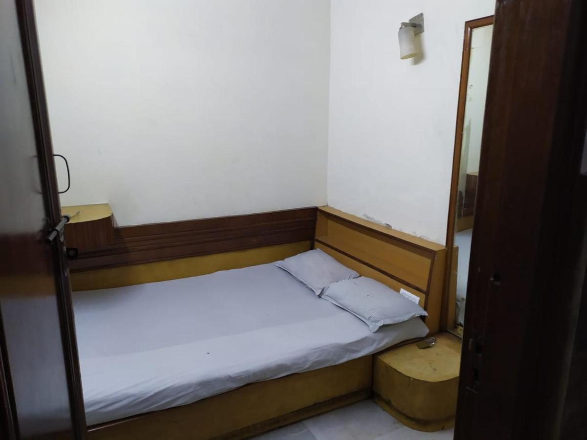 Hotel Yes Please Lodge New Delhi Luaran gambar