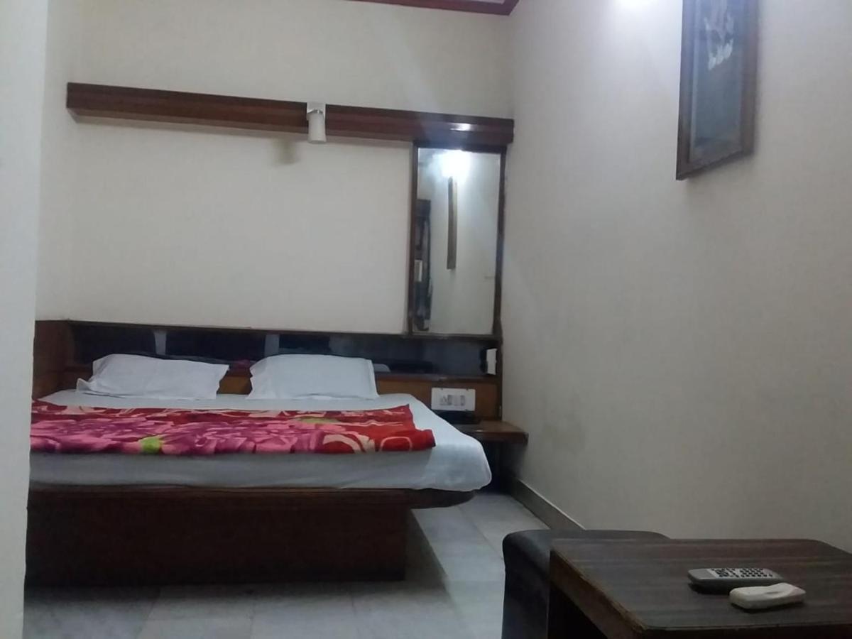 Hotel Yes Please Lodge New Delhi Luaran gambar