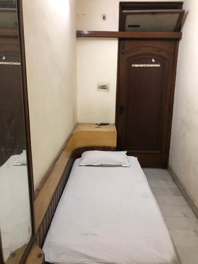 Hotel Yes Please Lodge New Delhi Luaran gambar