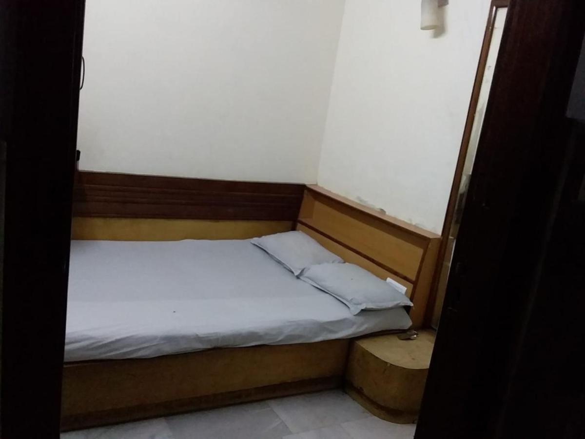 Hotel Yes Please Lodge New Delhi Luaran gambar